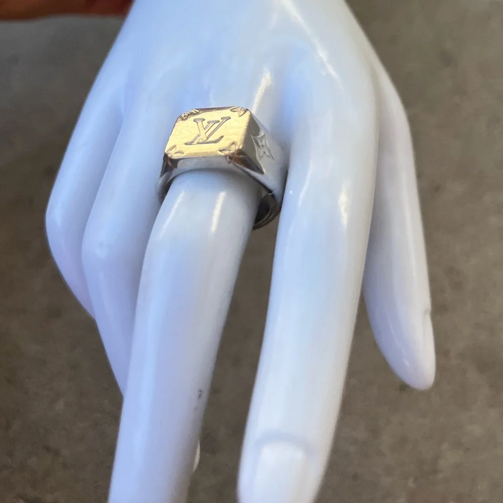 Louis Vuitton Monogram Signed Silver Tone Ring M62487 Ring Men’s M Sz 9 QUALITY - Picture 15 of 15